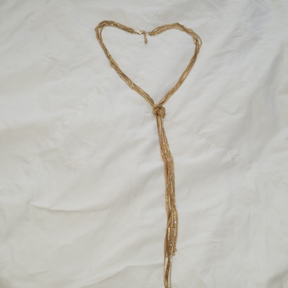 Knotted necklace